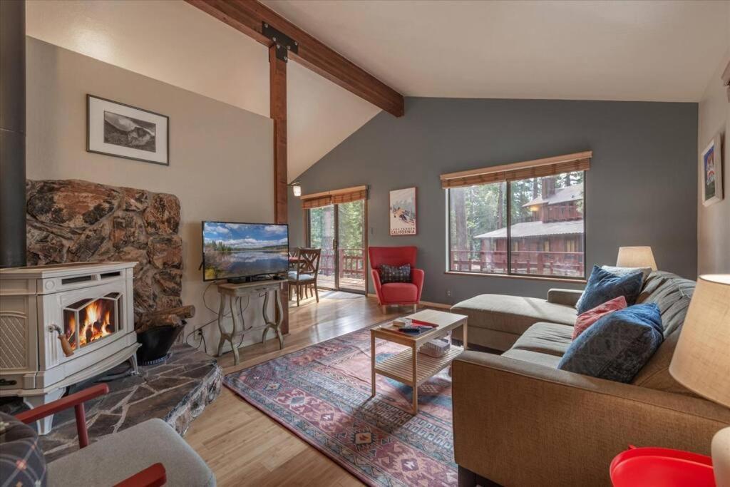 Cozy Pet-Friendly Cabin W Fenced-In Yard Close To Slopes Beach Town Carnelian Bay Exterior photo