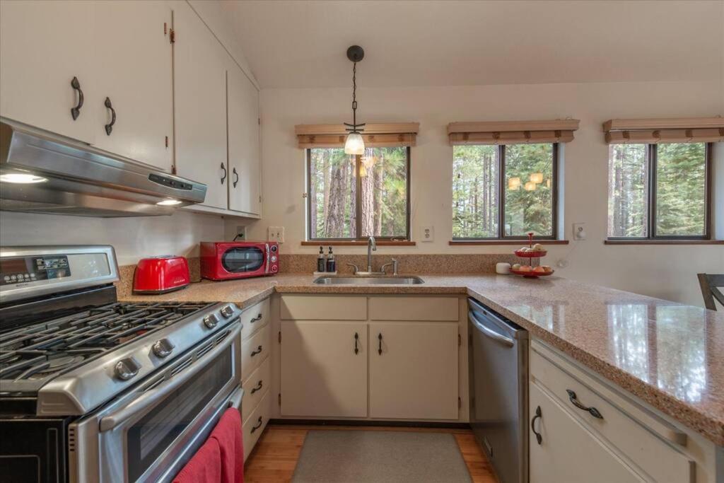 Cozy Pet-Friendly Cabin W Fenced-In Yard Close To Slopes Beach Town Carnelian Bay Exterior photo